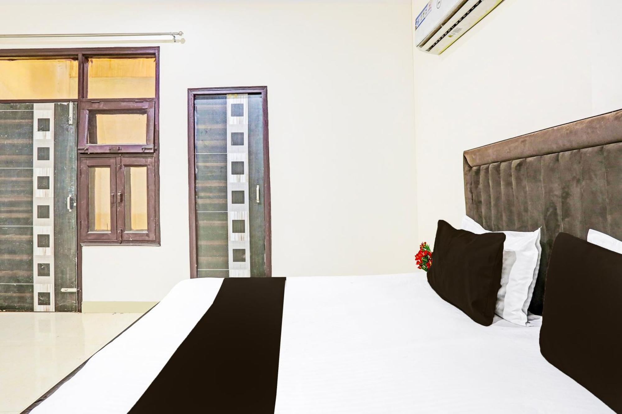 Hotel O Redbull Inn Gurgaon Exteriör bild